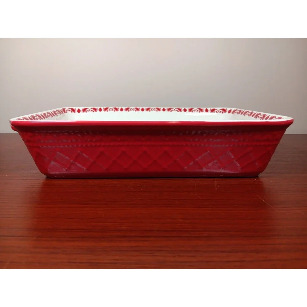 Pioneer Woman Holiday Barn 13x9 Baker Casserole Dish Red White Cow Christmas EUC